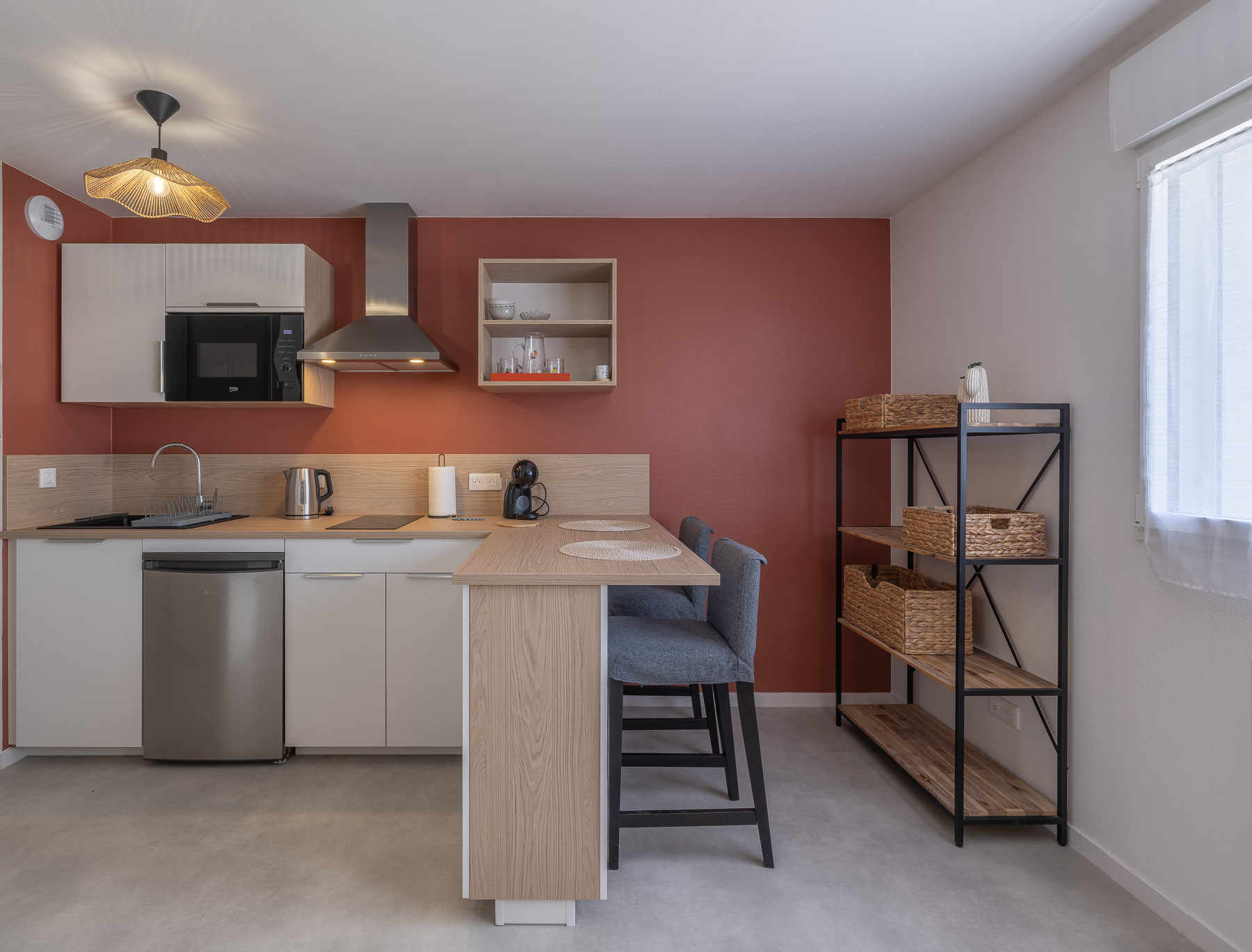 Cuisine et espace repas d’un logement étudiant